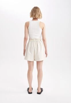 DeFacto Relax Fit - Shorts - Ecru -DeFacto 0110eda2907f4a349fdb2cc719e28fc2