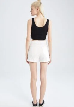 DeFacto Shorts - White 7 DeFacto Shorts - White -DeFacto 0f5866897bd042179a09c78e4195370f