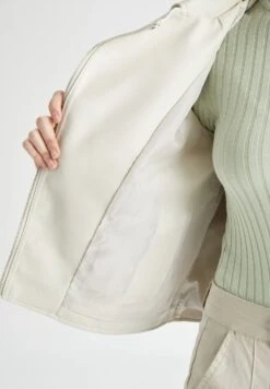 DeFacto Regular Fit- Imitatieleren Jas - Beige -DeFacto 1e38819ebd23498f905561e2ed389152