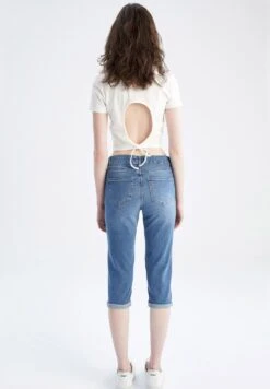 DeFacto Capri- Jeans Tapered Fit - Blue 7 DeFacto Capri- Jeans Tapered Fit - Blue -DeFacto 1e6cd1f23512482c88255efb120219d5