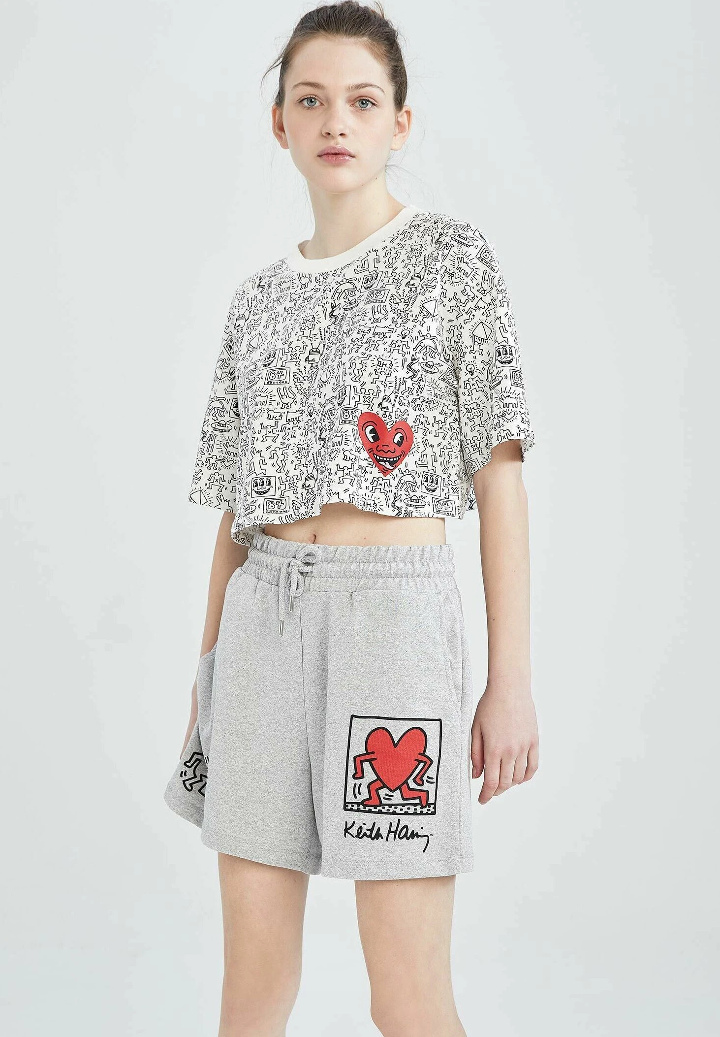 DeFacto Keith Haring Cropped- T-Shirt Print - White 3 DeFacto Keith Haring Cropped- T-Shirt Print - White