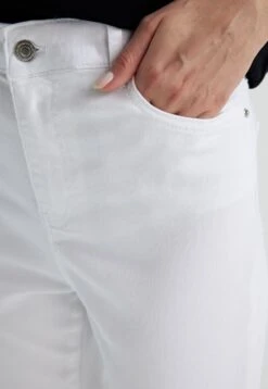 DeFacto Carmela - Relaxed Fit Jeans - White 9 DeFacto Carmela - Relaxed Fit Jeans - White -DeFacto 242c5d34c33b467da50f86847a825ae5