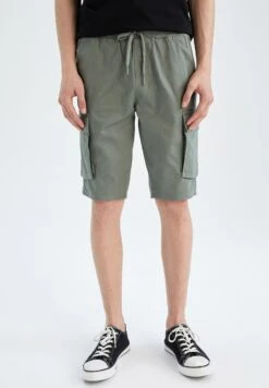 DeFacto Regular Fit- Shorts - Green