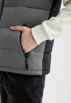 DeFacto Bodywarmer - Black 13 DeFacto Bodywarmer - Black -DeFacto 25590e1ea94f49fd9bbac247797e616f