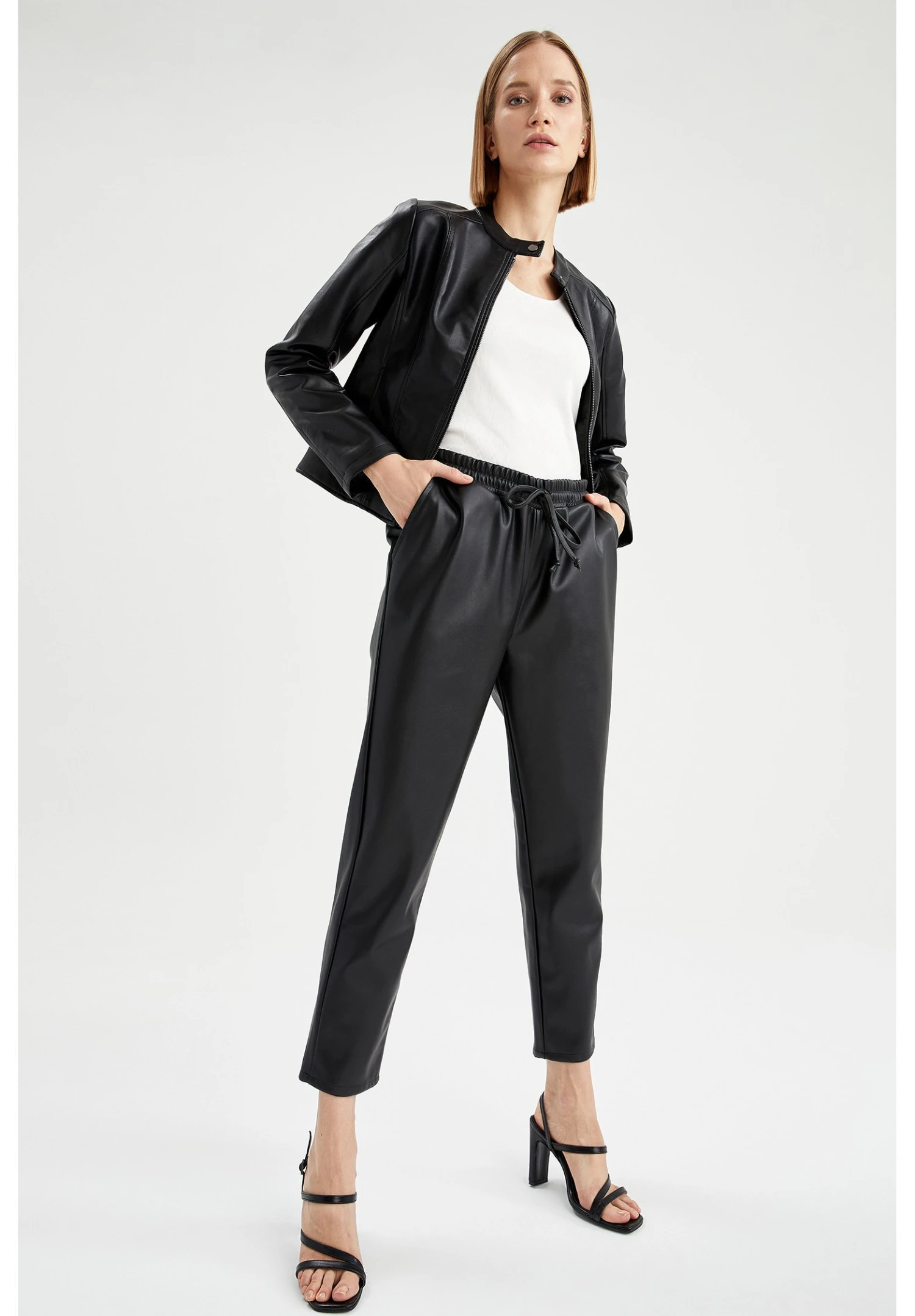 DeFacto Regular Fit - Imitatieleren Jas - Black 4 DeFacto Regular Fit - Imitatieleren Jas - Black - Afbeelding 2