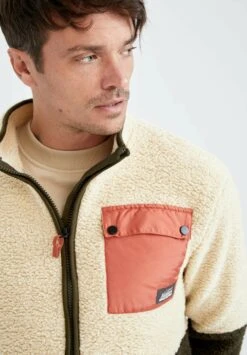 DeFacto Discovery Adventures - Fleecejas - Khaki 9 DeFacto Discovery Adventures - Fleecejas - Khaki -DeFacto 34abe1f7d64842878cd7a70eb7404088