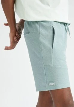 DeFacto Shorts - Green 11 DeFacto Shorts - Green -DeFacto 3adbc3d835194d17ab231837825a67c8