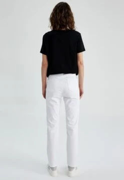 DeFacto Carmela - Relaxed Fit Jeans - White 8 DeFacto Carmela - Relaxed Fit Jeans - White -DeFacto 3e89b308130844c9a925445415b64e3e