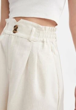 DeFacto Relax Fit - Shorts - Ecru -DeFacto 4624436b3ff9471599164cf0235eb982