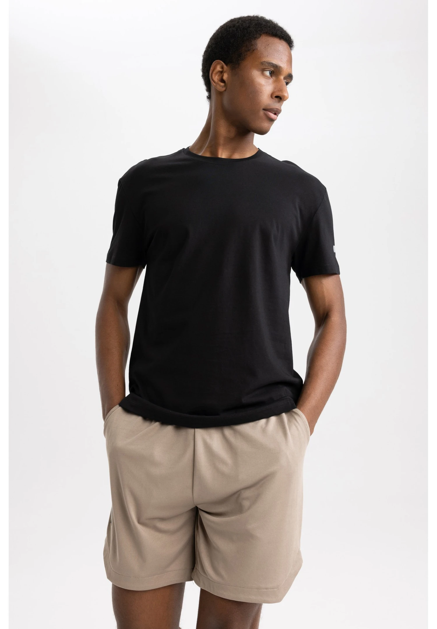 DeFacto Standart Fit - T-Shirt Basic - Black 3 DeFacto Standart Fit - T-Shirt Basic - Black