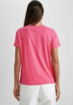 DeFacto Regular Fit- T-Shirt Print - Pink 9 DeFacto Regular Fit- T-Shirt Print - Pink -DeFacto 4c95adc2b3d845c0a7efb71b7830312c