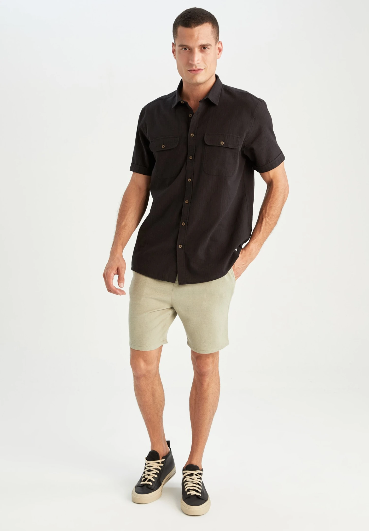 DeFacto Shorts - Khaki 4 DeFacto Shorts - Khaki - Afbeelding 2
