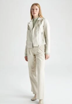 DeFacto Regular Fit- Imitatieleren Jas - Beige -DeFacto 59c1301091884d4ba50b9235670427b3