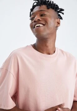 DeFacto Comfort Fit - T-Shirt Basic - Pink 9 DeFacto Comfort Fit - T-Shirt Basic - Pink -DeFacto 59e13b77d17b41e3a3cbe651ca3fccdc