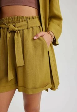DeFacto Shorts - Khaki -DeFacto 65472ddf6dd74a39ba0fd08bdcb2b410