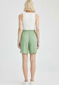 DeFacto Bermuda - Shorts - Green -DeFacto 74858f0a1477441a9560f3850531b382