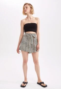 DeFacto Shorts - Beige 7 DeFacto Shorts - Beige -DeFacto 7647d8e57fe04720a5cf9455309045ac