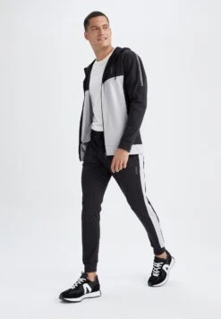 DeFacto Slim Fit- Trainingsbroek - Black 9 DeFacto Slim Fit- Trainingsbroek - Black -DeFacto 7721eb2da7a745bfaee86e4f30709207