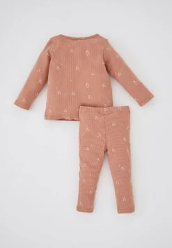 DeFacto Set - Pyjama - Bordeaux 8 DeFacto Set - Pyjama - Bordeaux -DeFacto 7800c55e514a4c8b87e04a62ed9b76bb