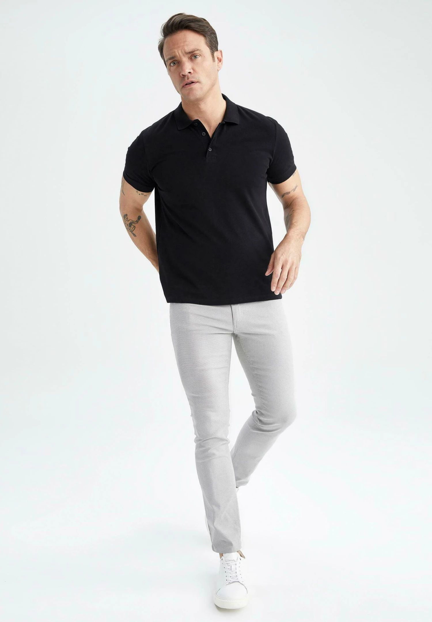 DeFacto Regular Fit- Poloshirt - Black 4 DeFacto Regular Fit- Poloshirt - Black - Afbeelding 2