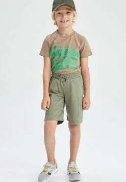 DeFacto Regular Fit - Shorts - Green