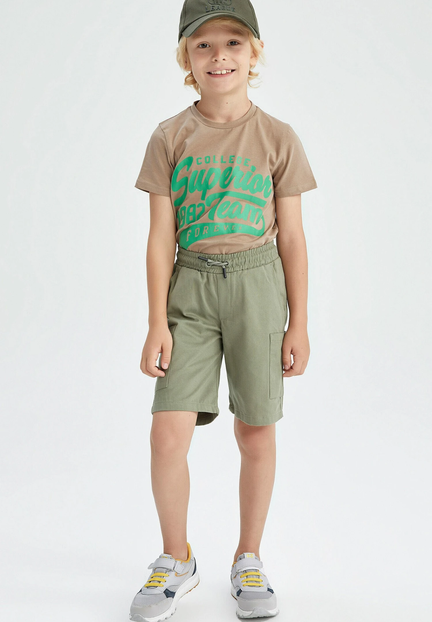 DeFacto Regular Fit - Shorts - Green 3 DeFacto Regular Fit - Shorts - Green