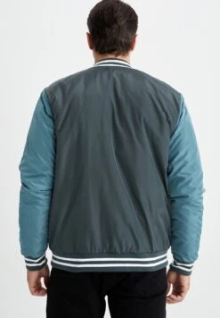 DeFacto Regular Fit- Bomberjacks - Green 7 DeFacto Regular Fit- Bomberjacks - Green -DeFacto 8e0d9beab700464697891ad7e63618ff