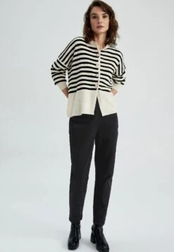 DeFacto Slim Fit Jeans - Black 7 DeFacto Slim Fit Jeans - Black -DeFacto 8f44f12ffe274bf994804fbdb72e774d