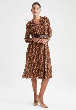 DeFacto -DeFacto 93f56739c1734f6fba1172153a1fbfc2