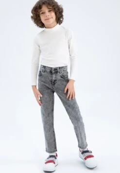 DeFacto Straight Leg Jeans - Black 7 DeFacto Straight Leg Jeans - Black -DeFacto a64c3a529b5e4561806b51a9c5ba7316