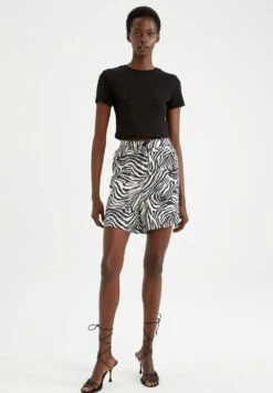 DeFacto Shorts - Black -DeFacto a7bcb04b95fe4a4e95b9516f1c5c2d0a