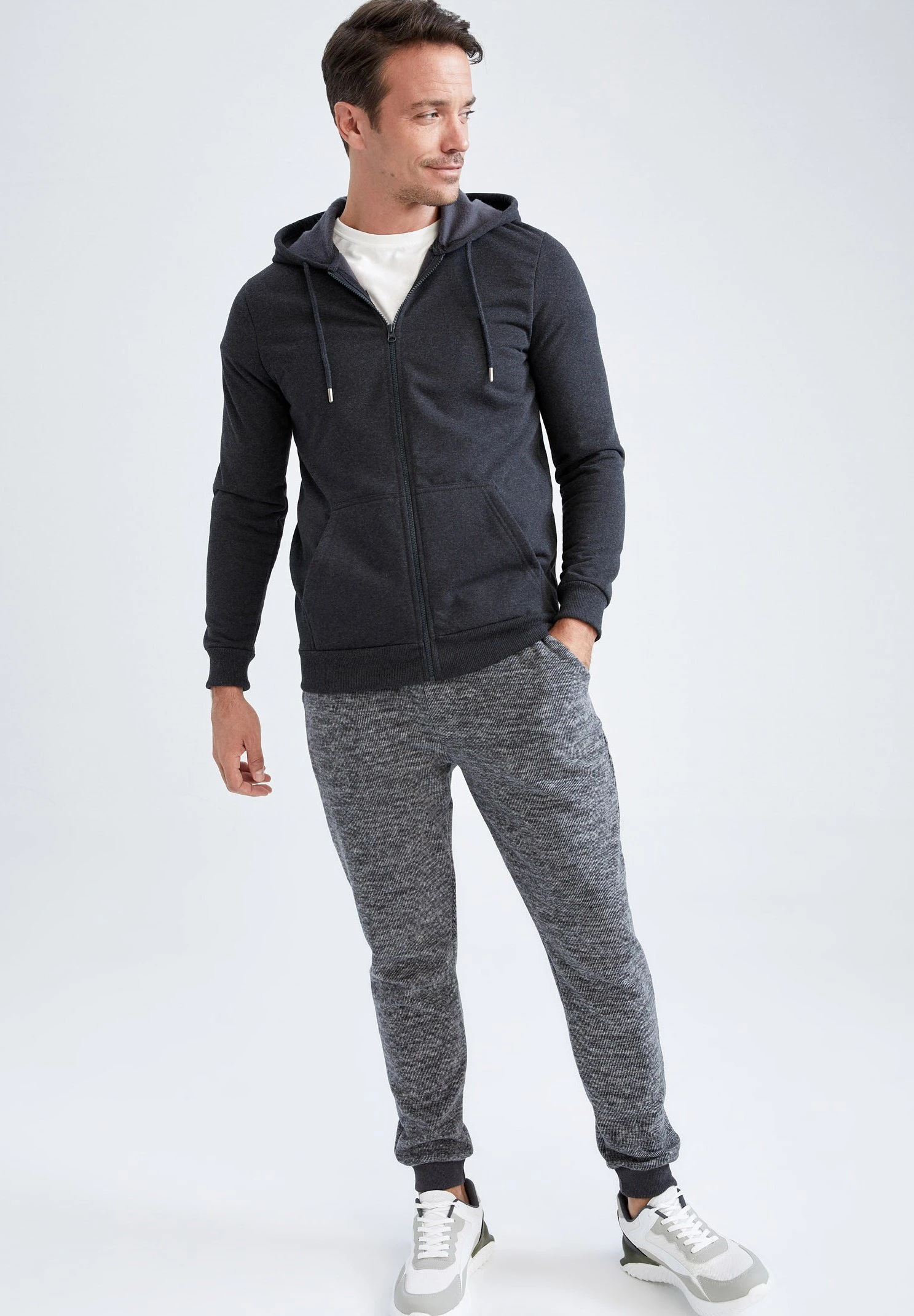 DeFacto Regular Fit- Trainingsbroek - Anthracite 4 DeFacto Regular Fit- Trainingsbroek - Anthracite - Afbeelding 2