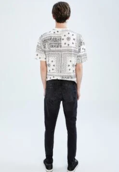 DeFacto Carlo - Slim Fit Jeans - Black -DeFacto aeae08ba1f544e4bb9f1f518cbed116b