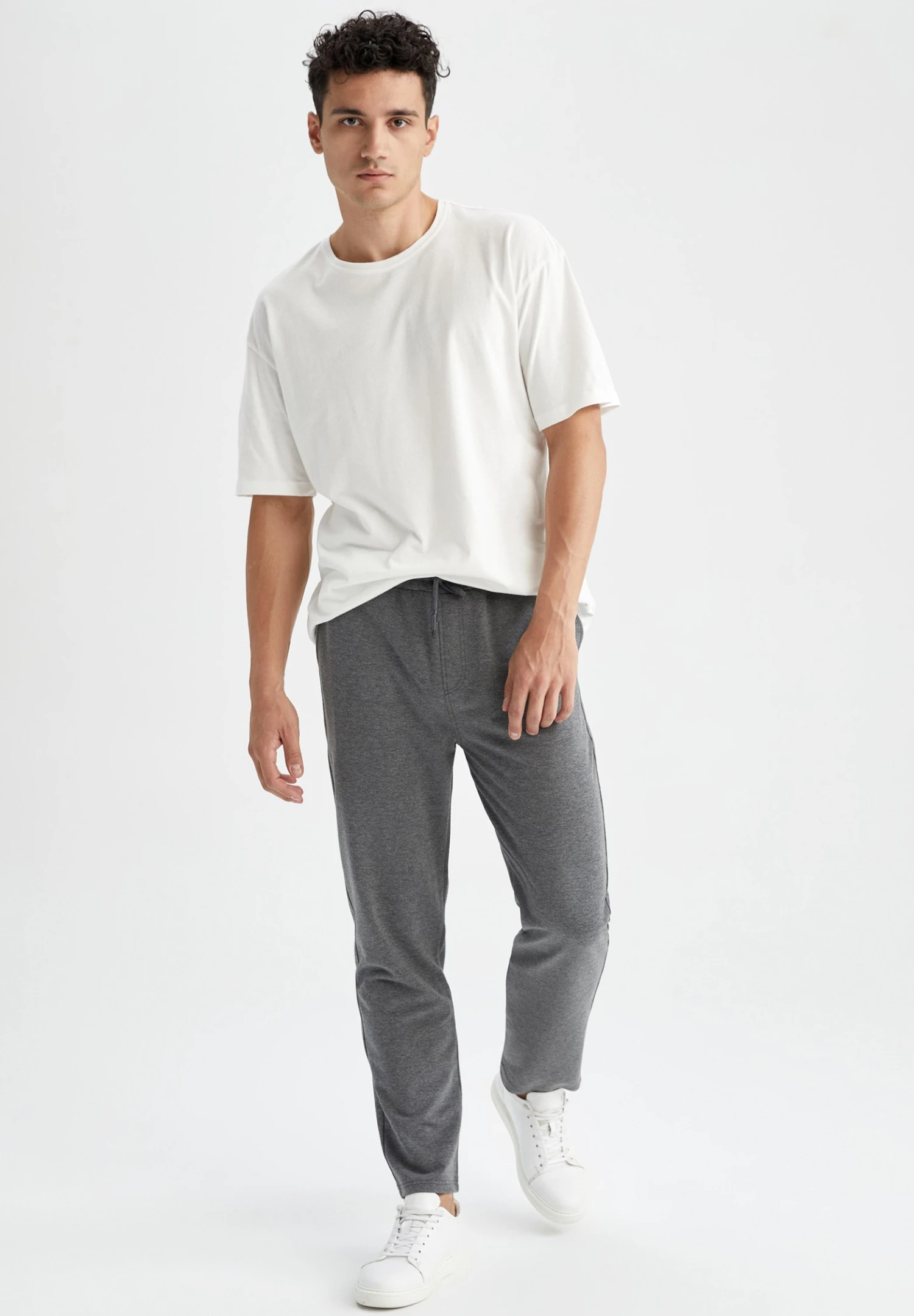 DeFacto Regular Fit- Trainingsbroek - Anthracite 4 DeFacto Regular Fit- Trainingsbroek - Anthracite - Afbeelding 2