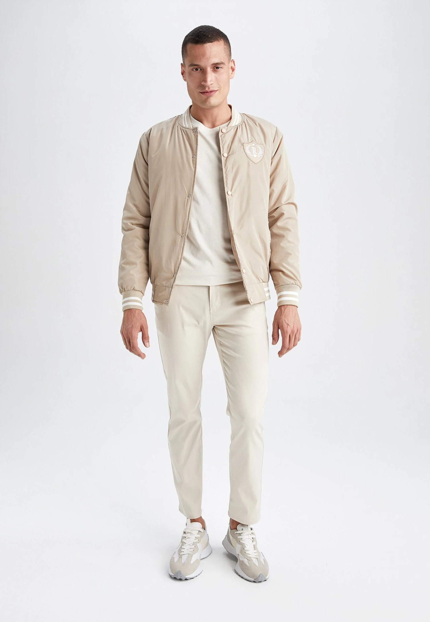 DeFacto Regular Fit- Bomberjacks - Beige 4 DeFacto Regular Fit- Bomberjacks - Beige - Afbeelding 2