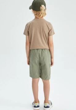 DeFacto Regular Fit - Shorts - Green 7 DeFacto Regular Fit - Shorts - Green -DeFacto d3d82901da7b49aba381b51969568aa4