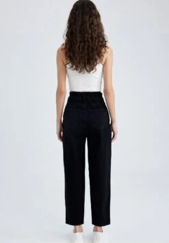 DeFacto Paperbag - Relaxed Fit Jeans - Black -DeFacto d8fc5ef7f1254e338173bb33aa82100a