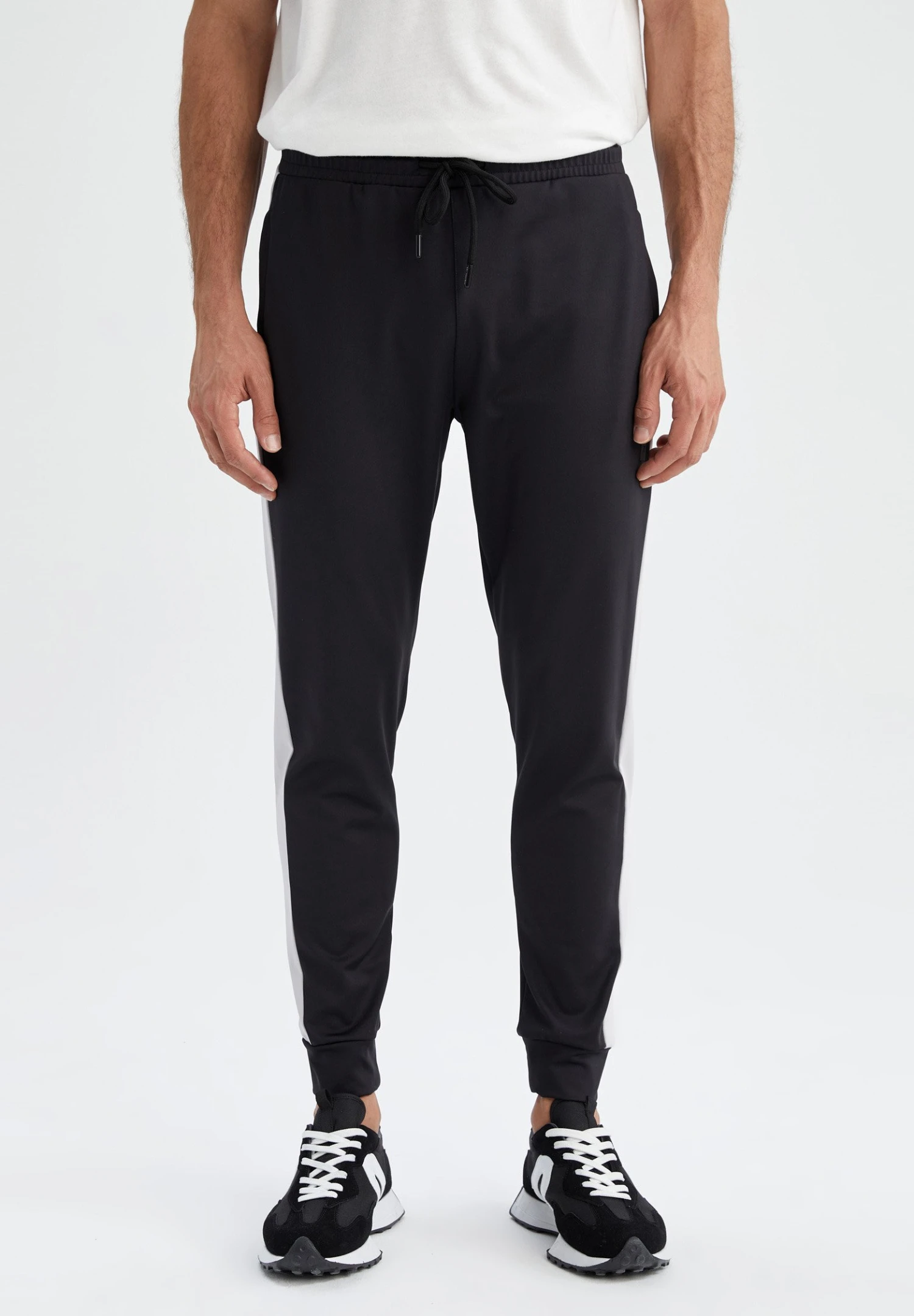 DeFacto Slim Fit- Trainingsbroek - Black 3 DeFacto Slim Fit- Trainingsbroek - Black