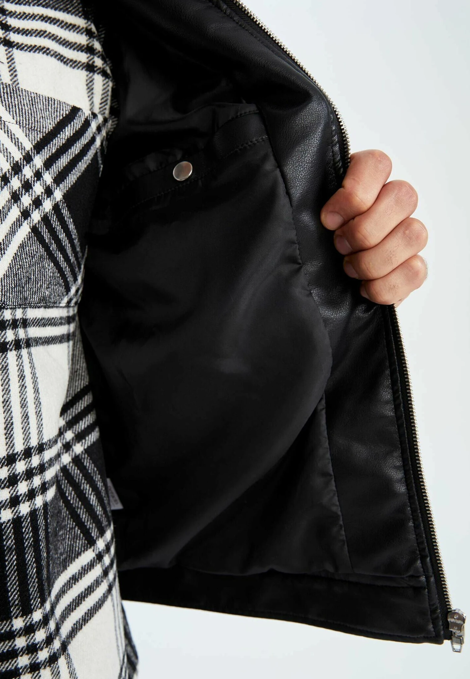 DeFacto Slim Fit - Imitatieleren Jas - Black 6 DeFacto Slim Fit - Imitatieleren Jas - Black - Afbeelding 4