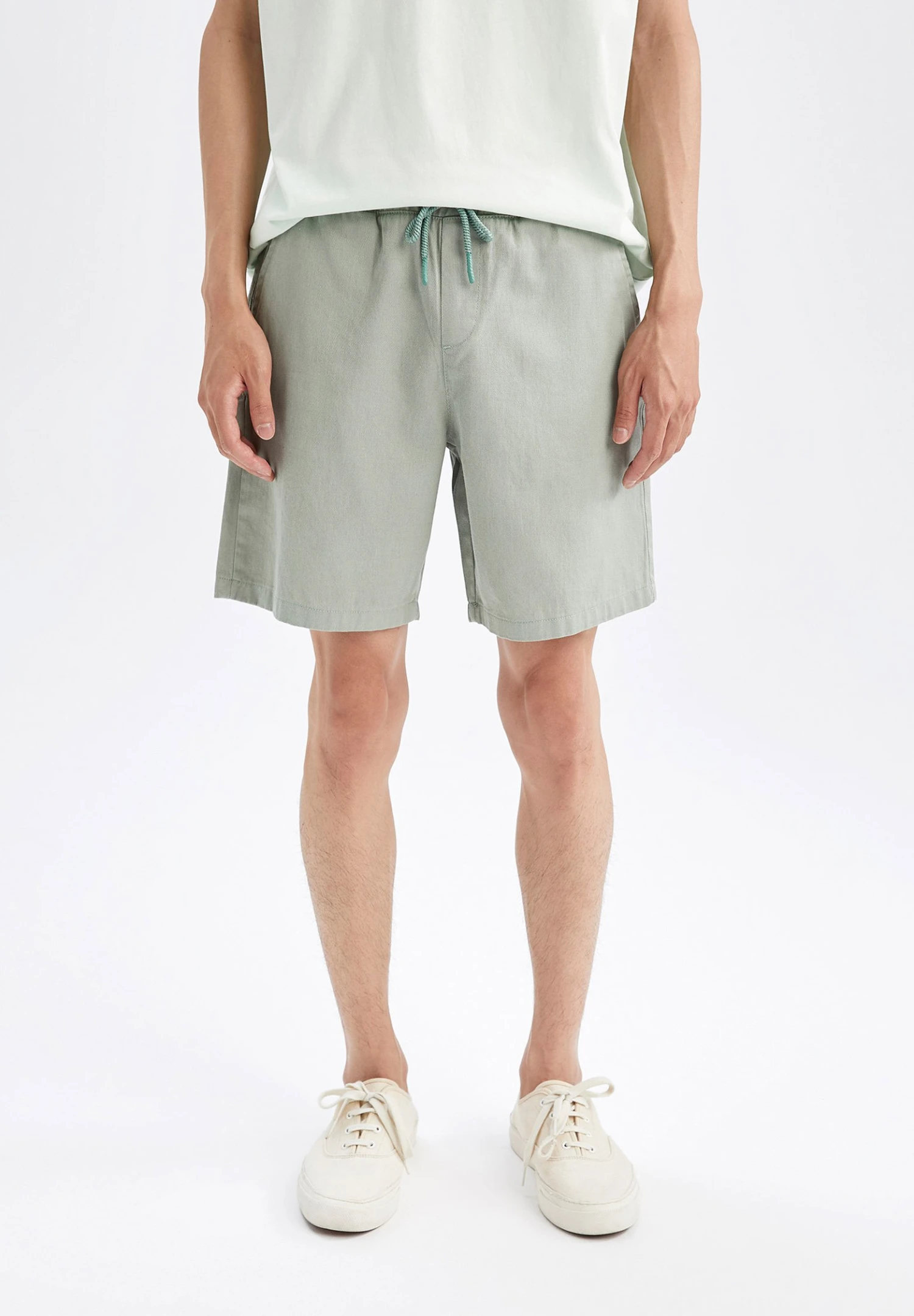 DeFacto Regular Fit - Shorts - Green 3 DeFacto Regular Fit - Shorts - Green