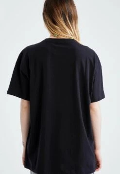 DeFacto T-Shirt Print - Black -DeFacto e4be0e25fd304362b5785c89e312feac