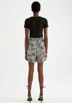 DeFacto Shorts - Black -DeFacto e58db30568a44e0485dd15870a1ce7ac