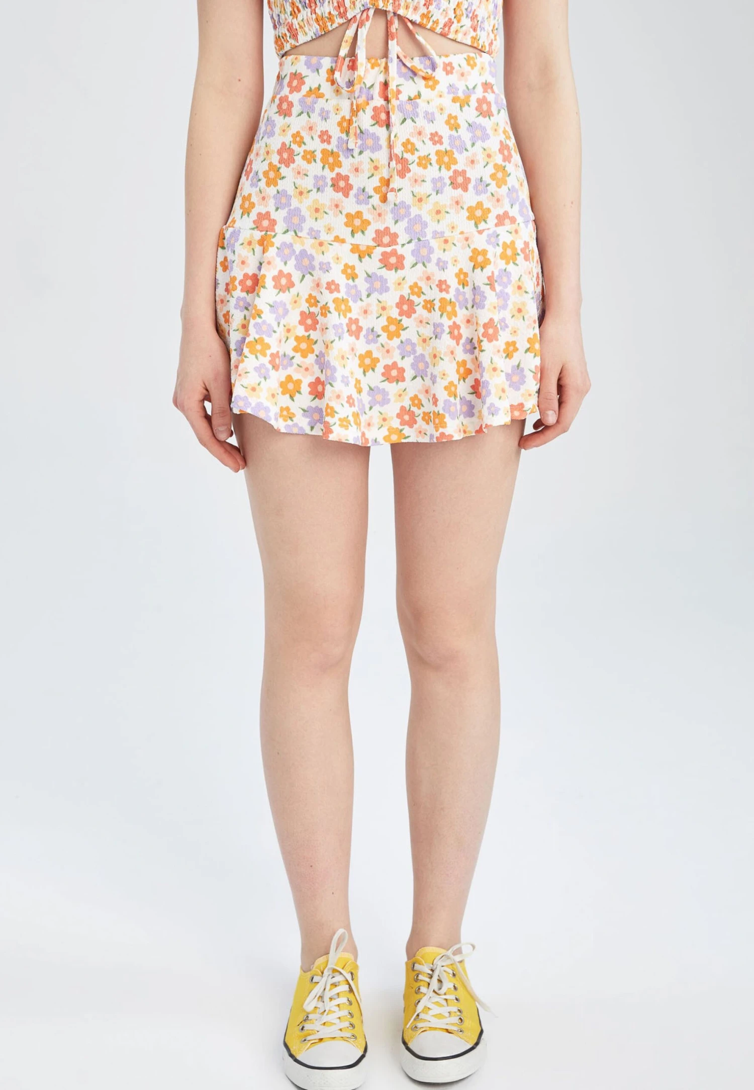 DeFacto Shorts - White 3 DeFacto Shorts - White