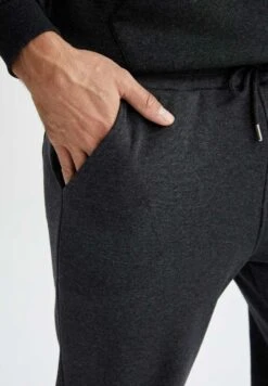 DeFacto Regular Fit - Trainingsbroek - Anthracite 9 DeFacto Regular Fit - Trainingsbroek - Anthracite -DeFacto f04b6e99fe53435089616faa119e4079