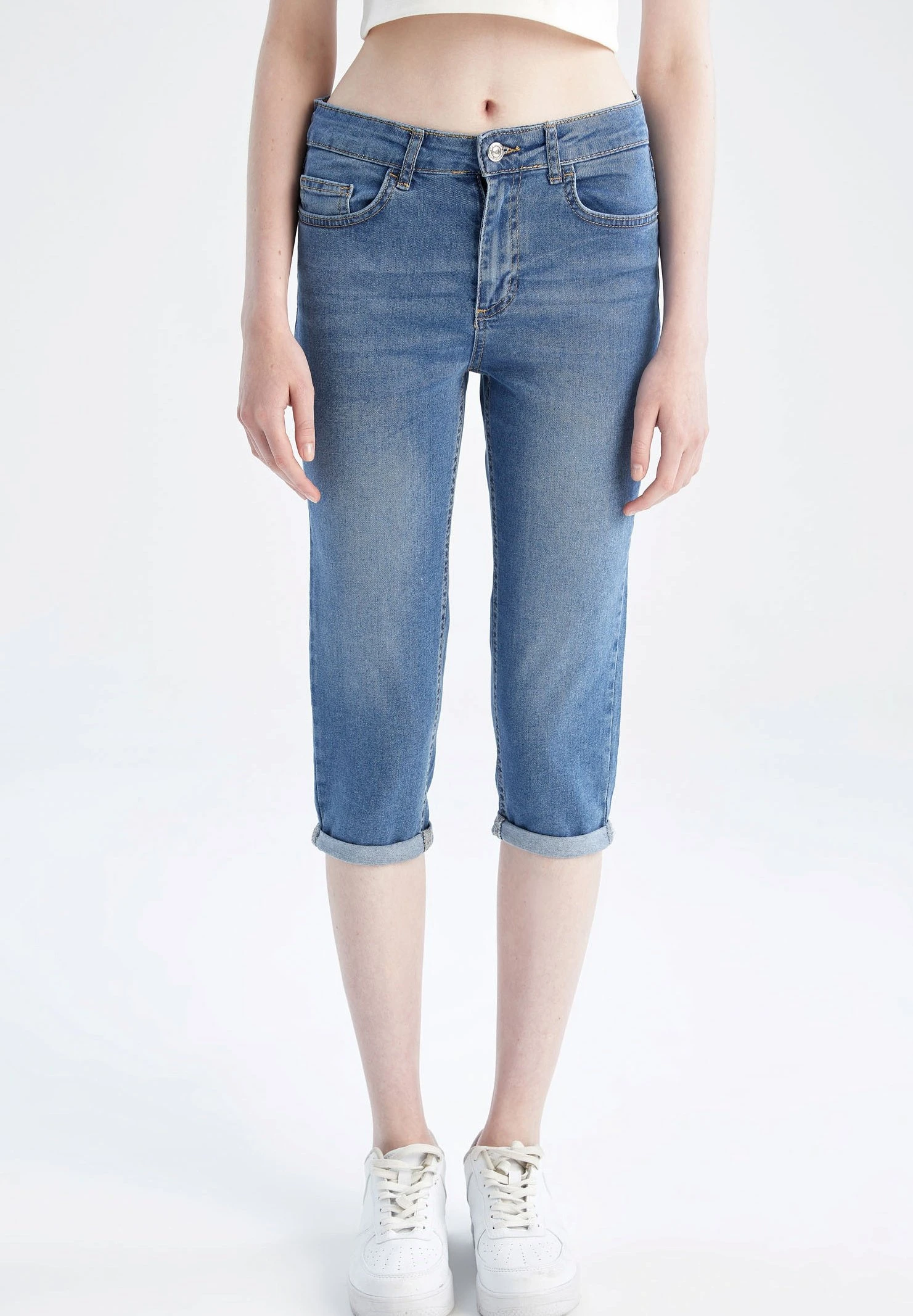 DeFacto Capri- Jeans Tapered Fit - Blue 3 DeFacto Capri- Jeans Tapered Fit - Blue