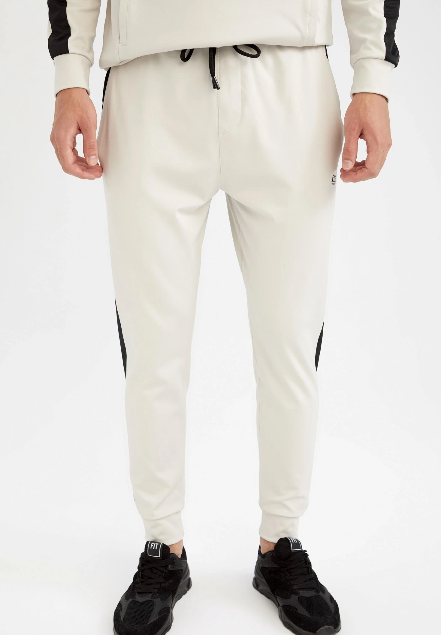 DeFacto Standart Fit- Trainingsbroek - Beige 3 DeFacto Standart Fit- Trainingsbroek - Beige