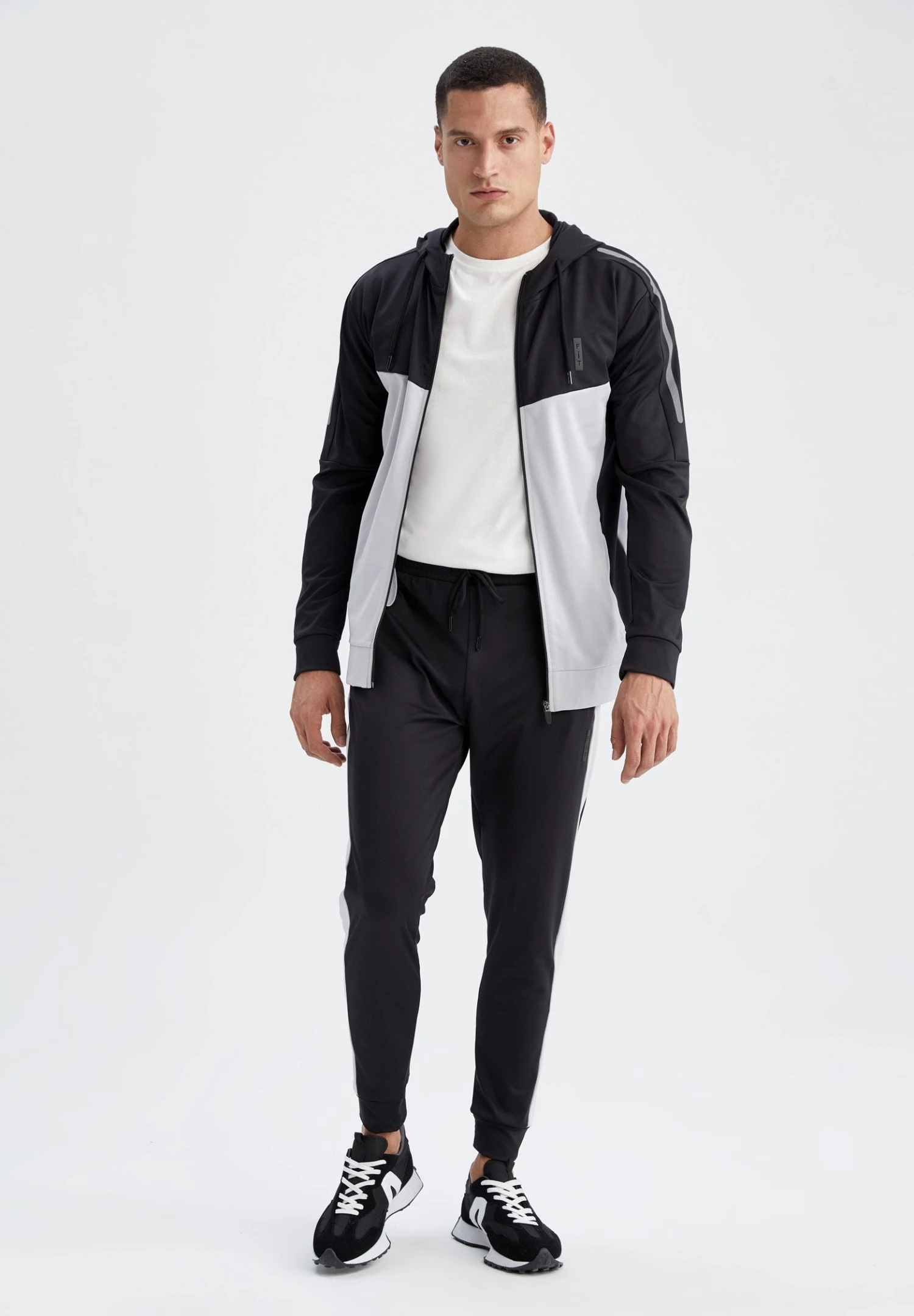 DeFacto Slim Fit- Trainingsbroek - Black 4 DeFacto Slim Fit- Trainingsbroek - Black - Afbeelding 2