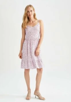 DeFacto -DeFacto f7e6b4c4884240a687125e9ef125911a